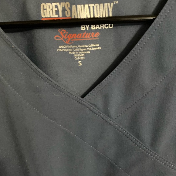 Greys anatomy scrub top - Picture 2 of 3